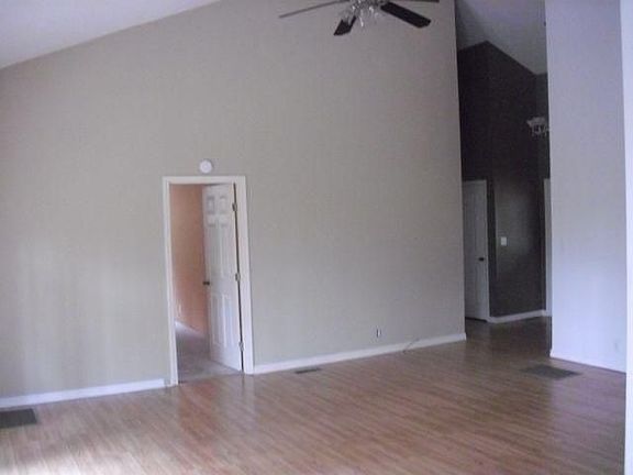 3rd image of 701 E North Ave