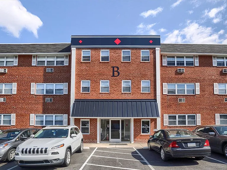 Edgewood Apartments — Photo 1