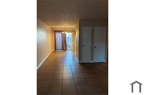 Building Photo - 806 N Ferger Ave #101