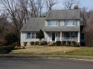 1 Heather Ln, Middlesex, NJ 08846