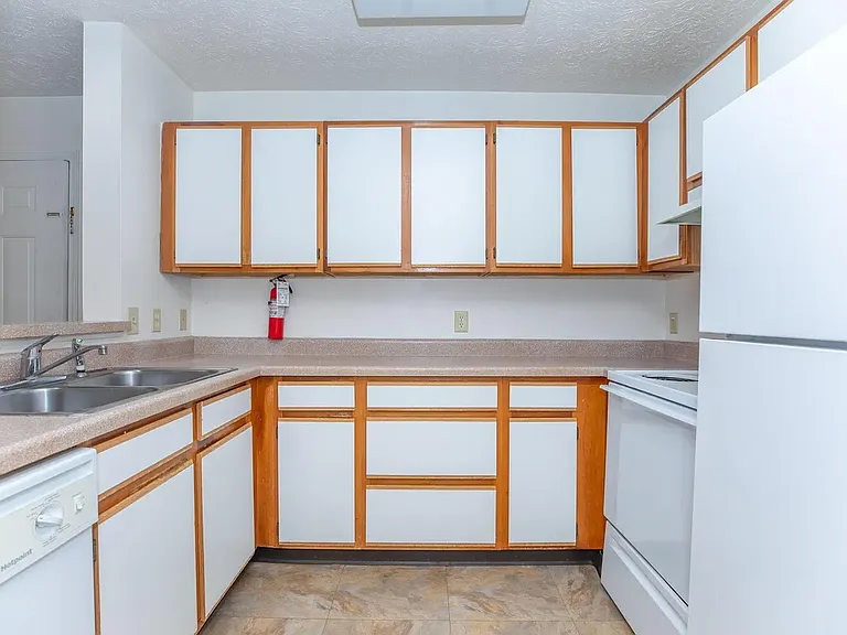 Camby Crossing Apartments — Photo 12