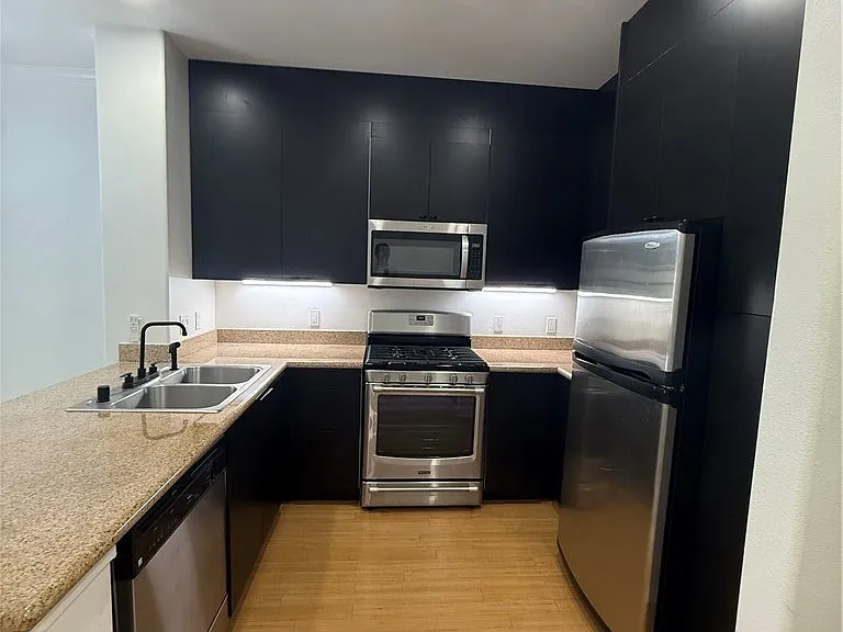 2457 Watermarke Pl #2457 — Photo 5