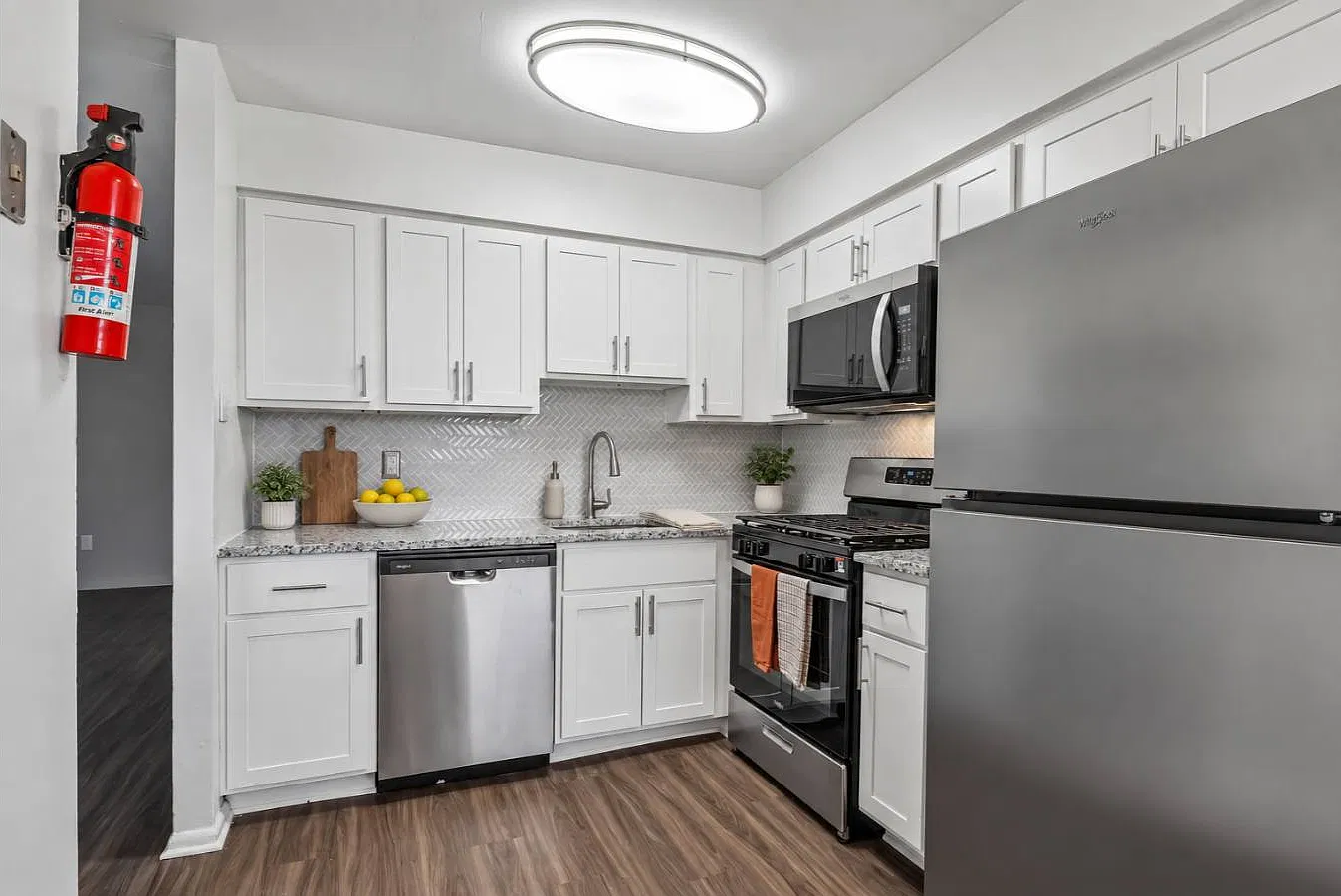 Congress Apartment Homes — Photo 1