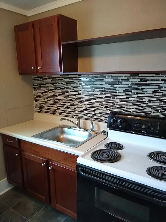 306 W Maple St — Photo 3