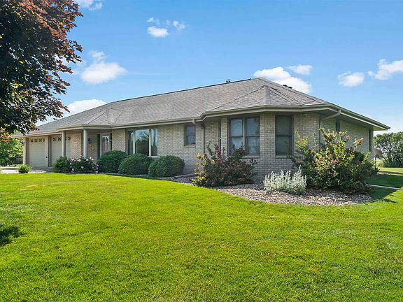 3rd image of 10538 Blue Jay Dr