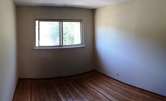 3rd image of 836 Burns Ct