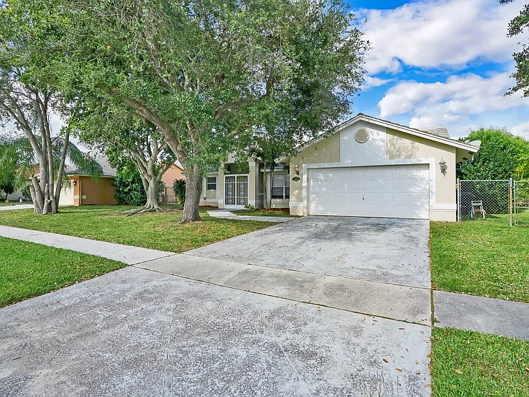 10567 Paso Fino Dr — Photo 37