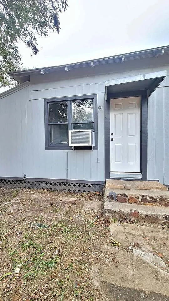 1 bed, 1.0 bath, $750 — Photo 1