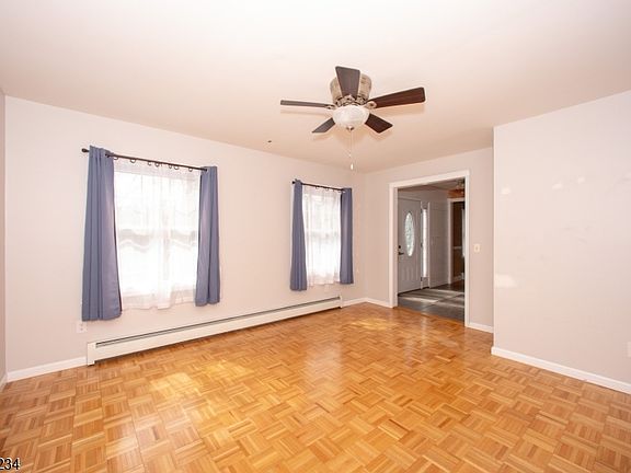 4th image of 105 Valley Road