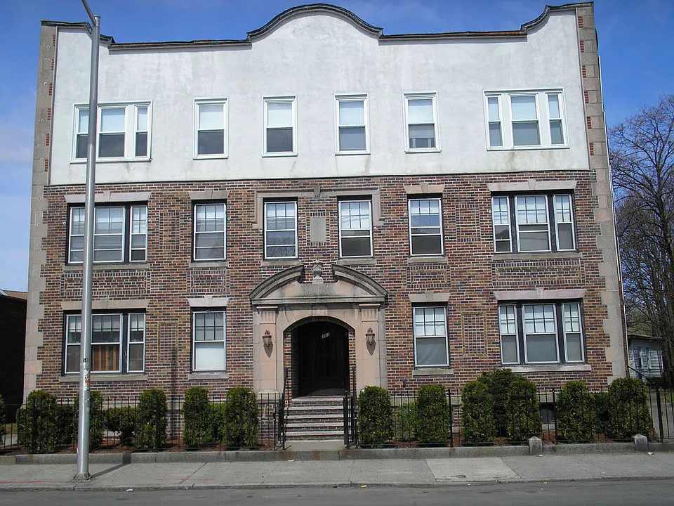 203 Lewis St #12
