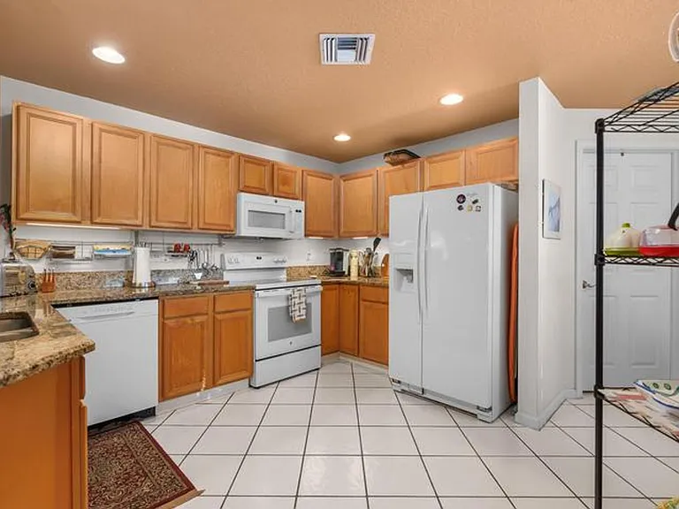 5260 Grande Palm Cir — Photo 1