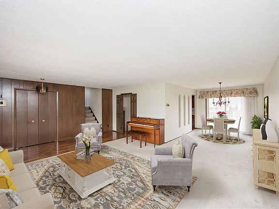 2nd image of 8634 Ashwood Dr