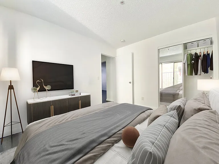 256 S Rampart Blvd — Photo 24