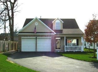 27 Appleby Dr, Helmetta, NJ 08828