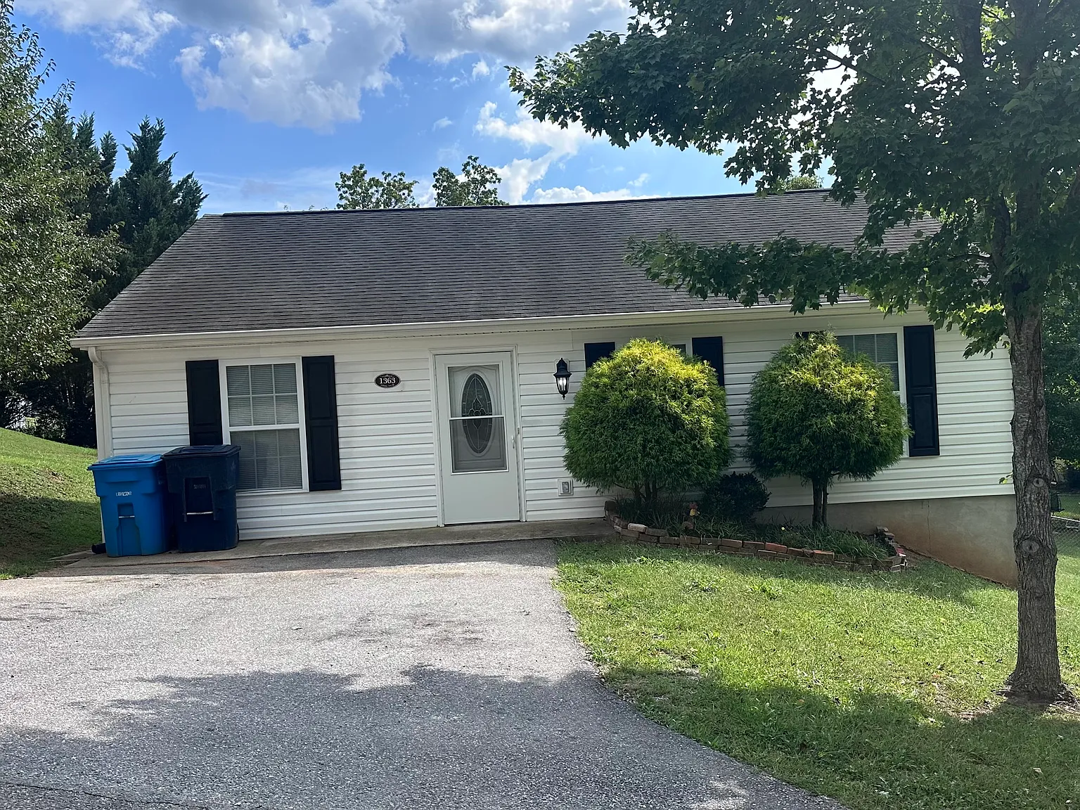 3 bed, 1209 sqft, $1,650 — Photo 1