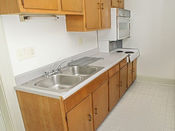 4th image of 45 E 3rd St Unit 2