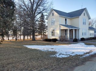 15 N 46th Rd, Mendota, IL 61342