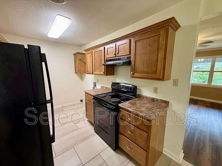 2310 Fairfield Dr — Photo 3