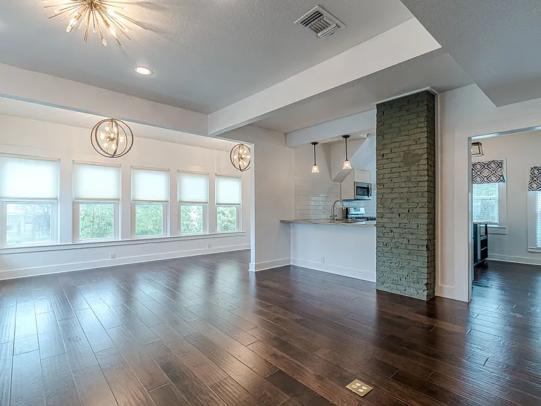 311 W Mistletoe Ave — Photo 10