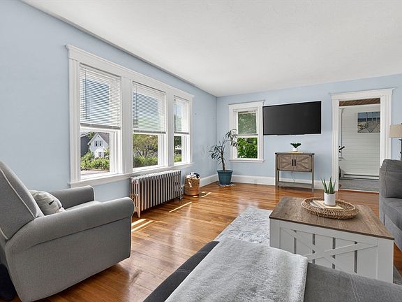 3rd image of 37 Chapel St