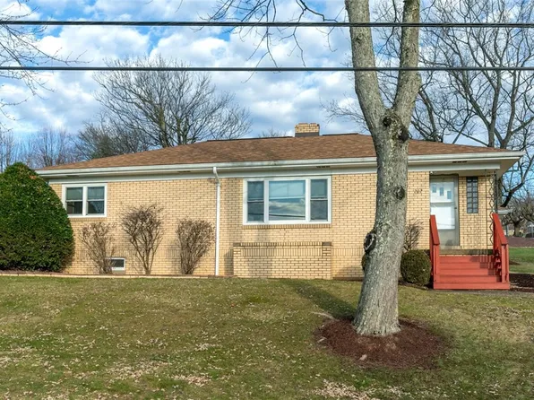 202 Larson Blvd, Belle Vernon, PA 15012