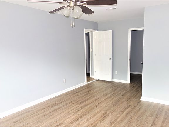 5th image of 3313 Village Dr SW