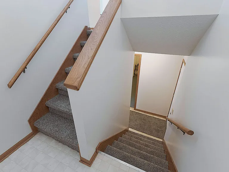 5400 S 32nd St — Photo 22