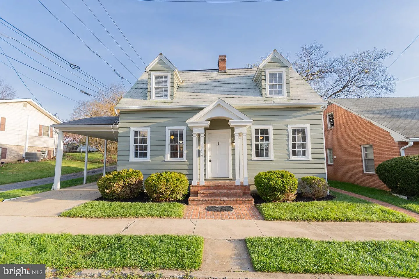 1104 W Race St photo 1