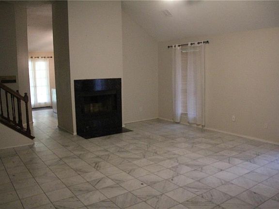 3rd image of 6409 Meadow Glen Dr
