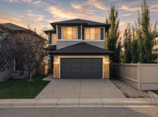 28 E Evansview Mnr NW, Calgary, AB T3P 0J7