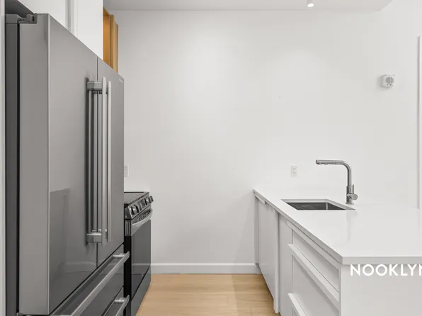 26-04 Jackson Avenue image 3 of 42