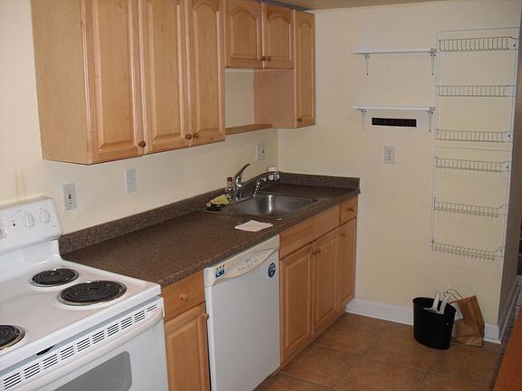 5th image of 622 Kenyon St NW #Basement