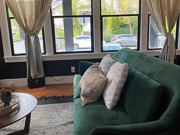 3rd image of 4754 19th Ave NE Unit 1