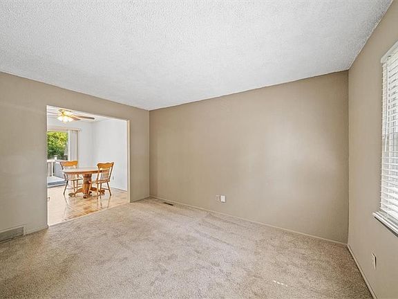 5th image of 1200 NW Golfview Dr