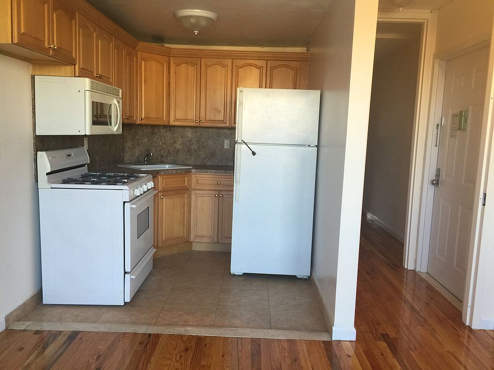 1st image of 902 Bedford Ave APT 7