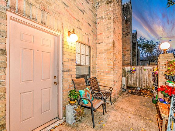 3rd image of 9850 Pagewood Ln APT 1306