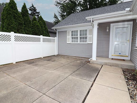 3rd image of 206 Ashbury Ct
