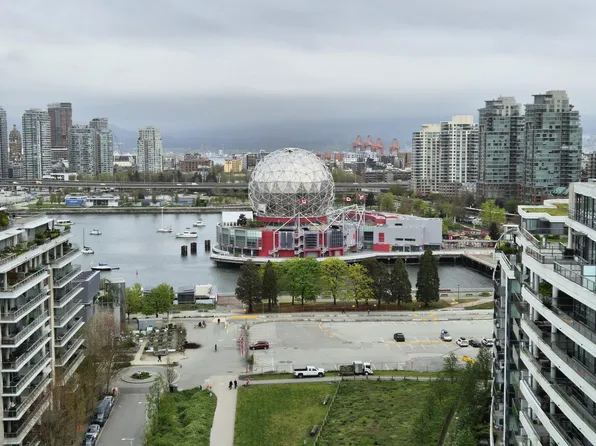1708 Ontario St #1606, Vancouver, BC V5T 0J7