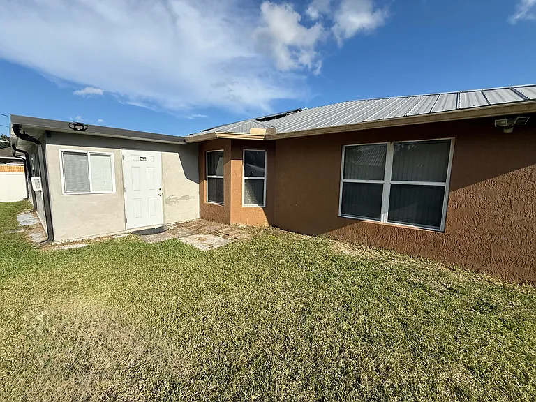 1481 SW Jacksonville Ave — Photo 24