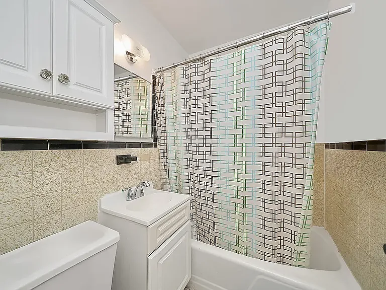 146 E 16th St #3F — Photo 3