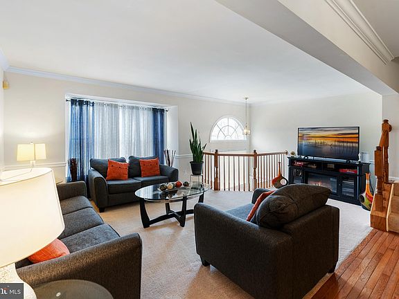 5th image of 8550 Woodland Manor Dr