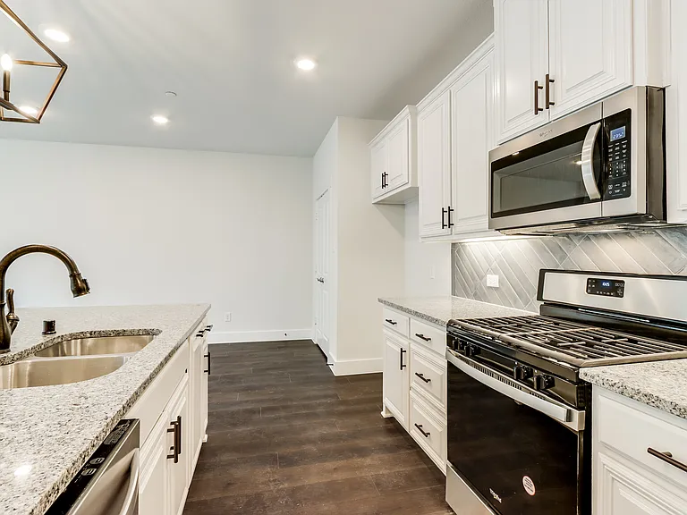 613 Emily Ln — Photo 10
