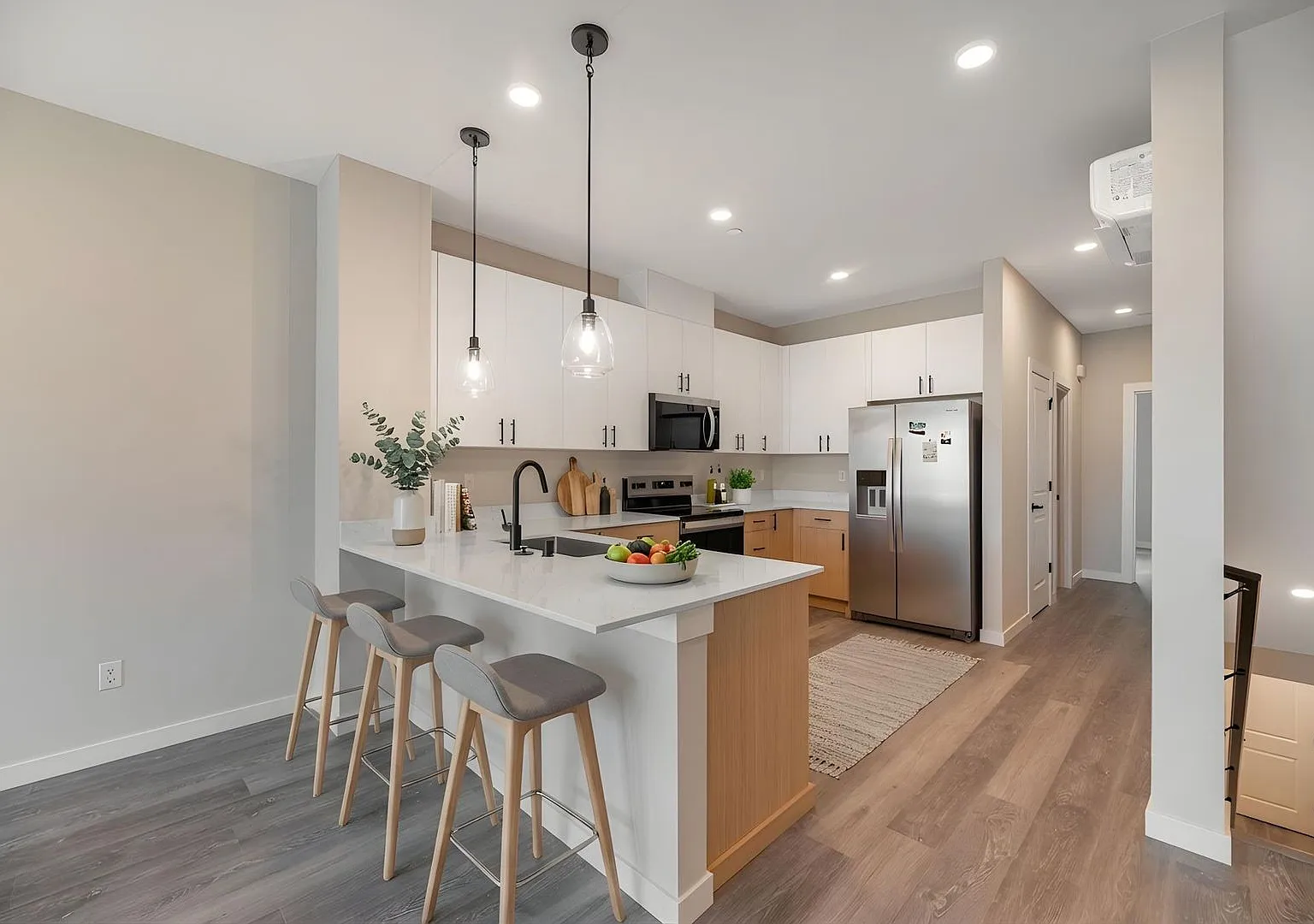 Brand New Luxury Townhome-Act now! — Photo 2