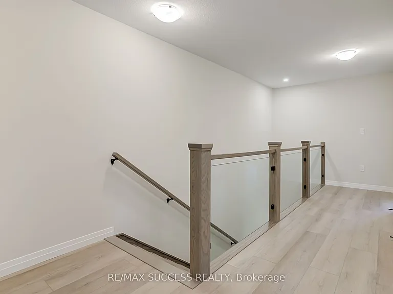 147 Siebert Ave — Photo 24