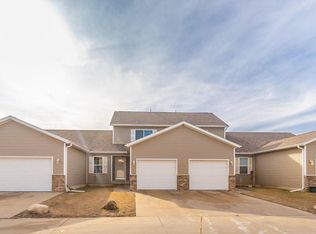 1314 Creekside Ct, Waterloo, IA 50702