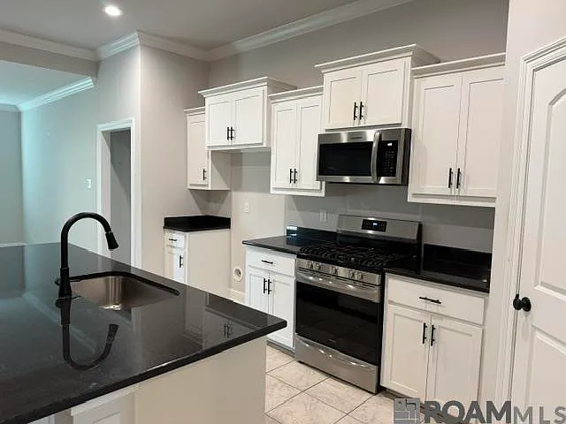3 bed, 1848 sqft, $2,300 — Photo 2