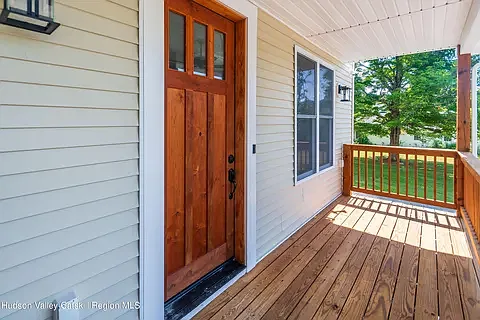 2 bed, 1.5 bath, 975 sqft, $2,500 — Photo 1