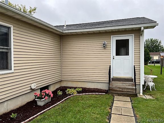 2nd image of 222 Summit Ave