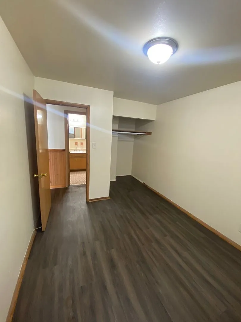 9913 W. Lisbon Ave. — Photo 4