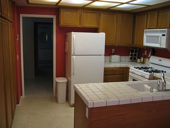 Kitchen (all appliances included!)